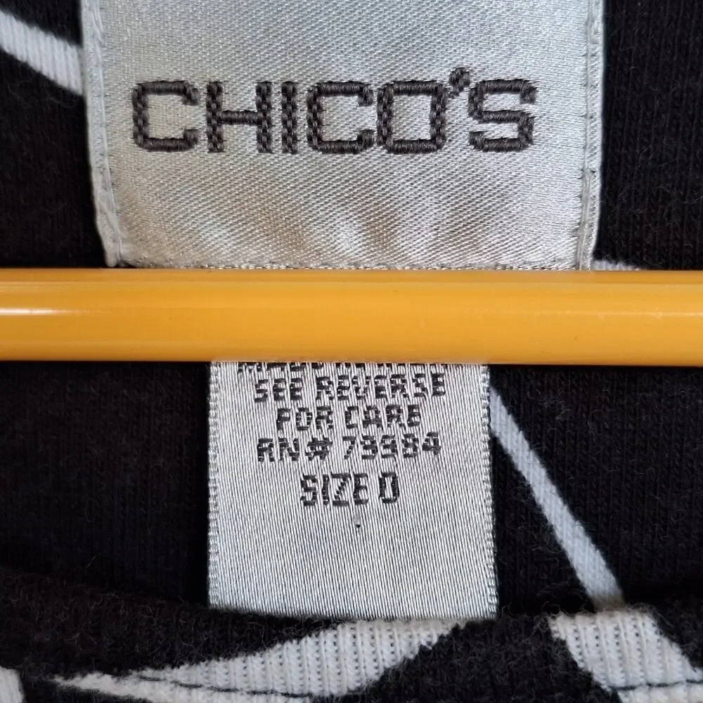 Chico's Tee Sz0  Short Sleeve blk/Wht Floral Round Neck Good Shape Machine Wash